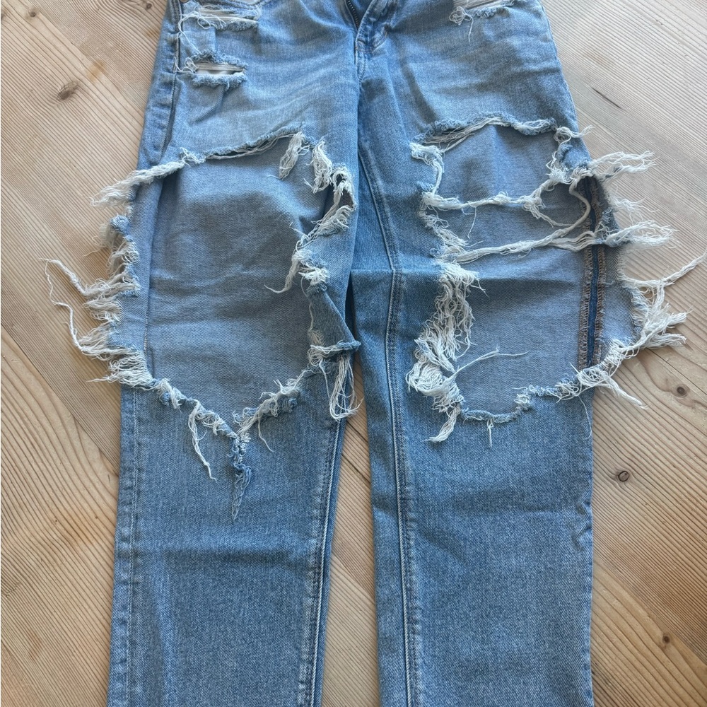 American Eagle Outfitters Light Blue Distressed Mom Jeans